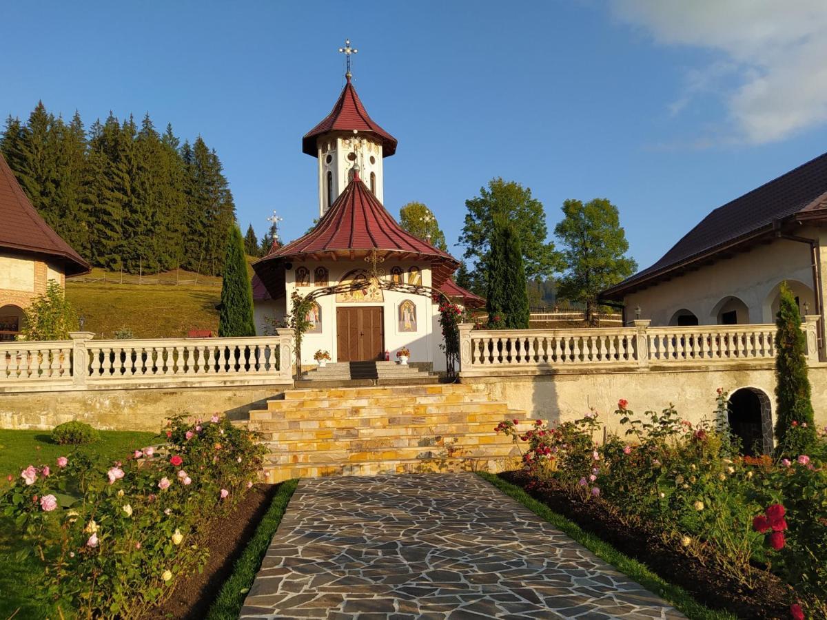 Casa Monastero di Moldovița Esterno foto